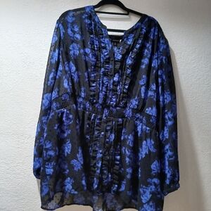 Torrid size 6 Floral Blue and Black Women's Top